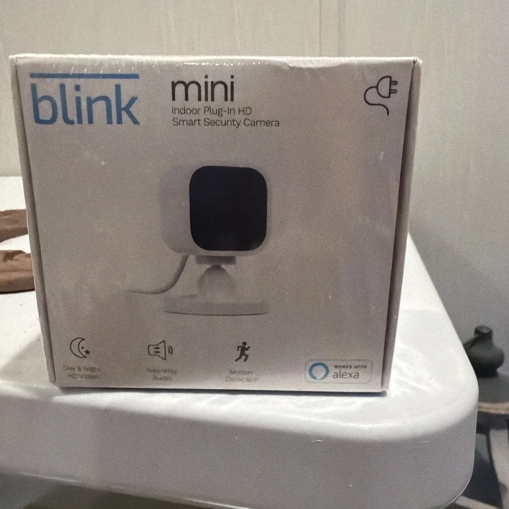 Blink Mini Indoor Plug-In Live HD Smart Security Camera (New in Box)